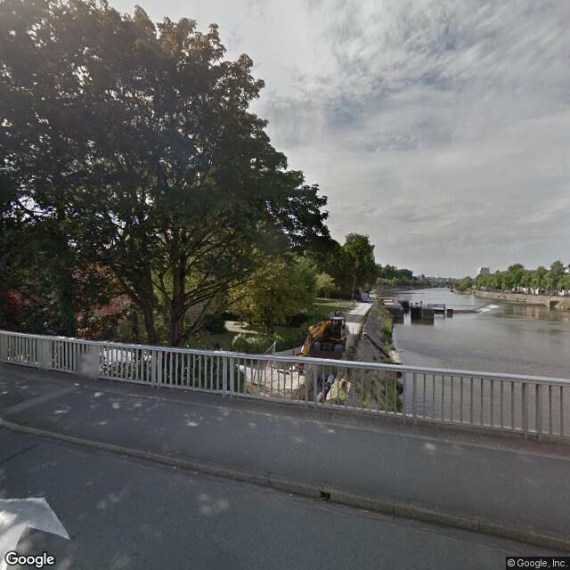 Pont d'Avesnières — Laval