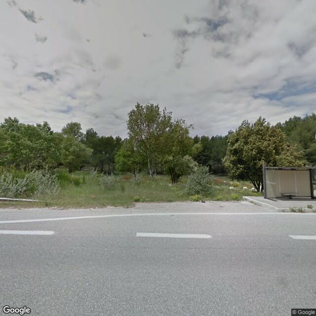 Parking bord de route — Meyrargues